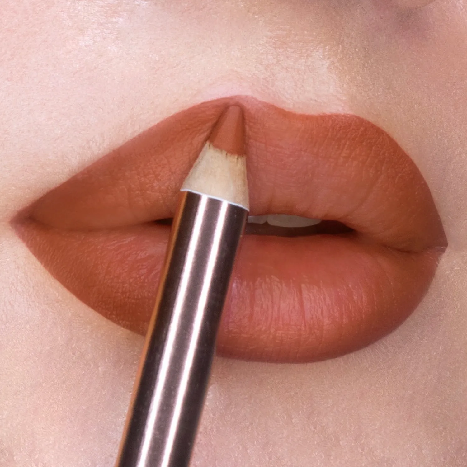 lip_liner__kiss_marker__1-6.webp Chiara Ferragni Brand LIP LINER - KISS MARKER 08 | Lips
